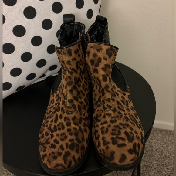 Stevie’s leopard and black sparkle booties, size 6. Excellent condition. - Picture 2 of 4
